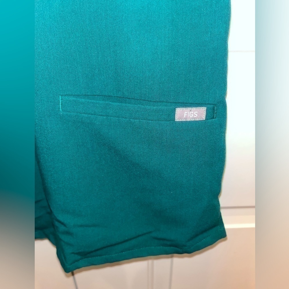 Limited Edition Figs Womens Hunter Green Casma Scrub Top XXS - Picture 2 of 4